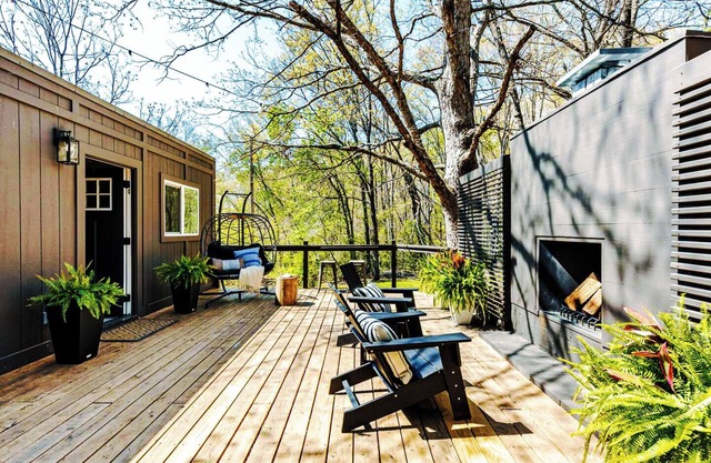 Couples Retreat:King Bed:Hot tub:Fire pit, Pizza Oven: Outdoor Showers :& More