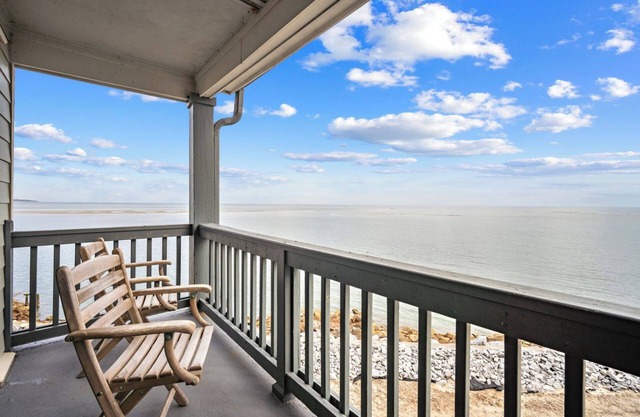 Breathtaking Oceanfront Views, Community Pool, Elevator - 735 North Hampton