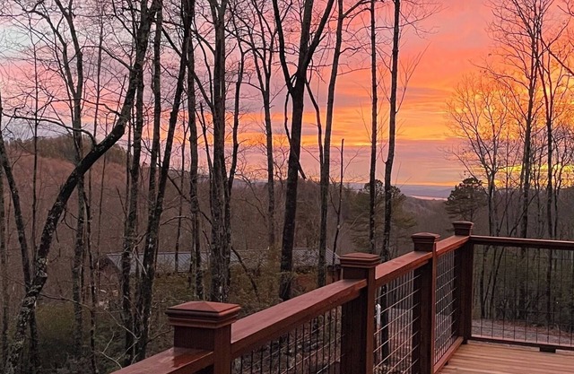 Brand New Romantic Log Cabins w/Hot Tubs + Pet Friendly (construction complete mid-June!)