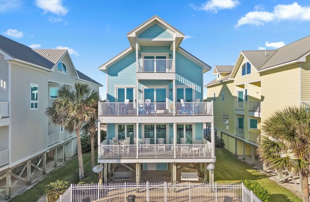 Courageous Beach House-Beachfront-4BR-Pet Friendly-Pool