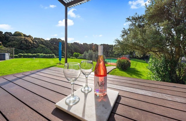 Courtside Quarters - Maison de vacances Waihi Beach