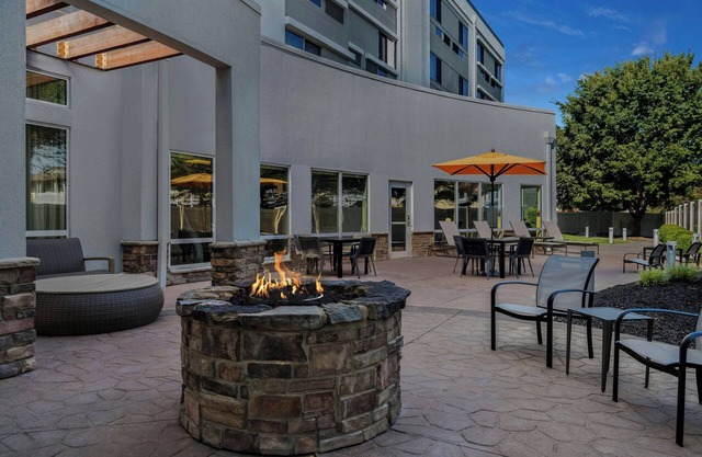 Courtyard by Marriott Evansville East