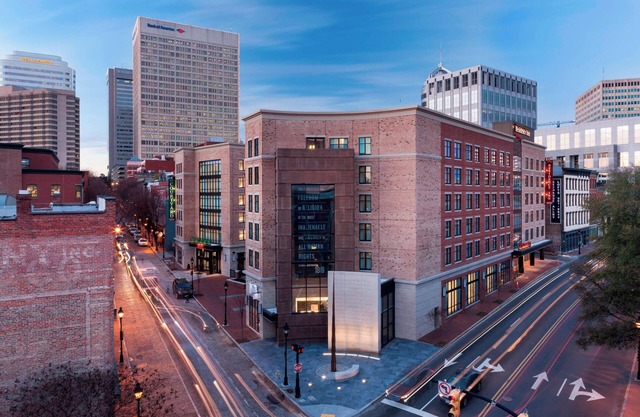 Courtyard by Marriott Richmond Downtown