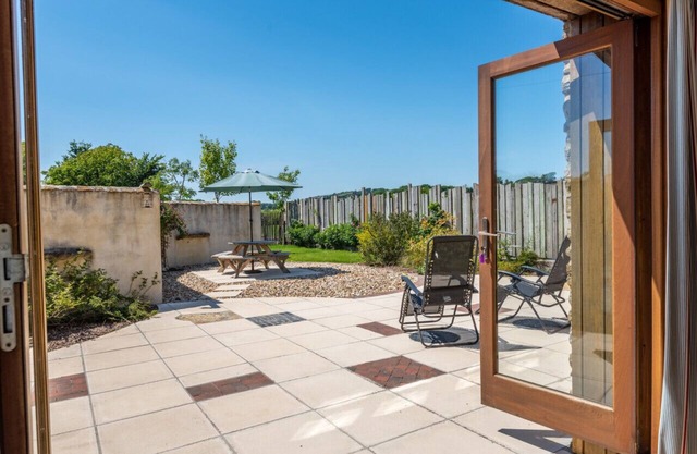 Courtyard Cottage - Trois Chambres Maison, Couchages 6