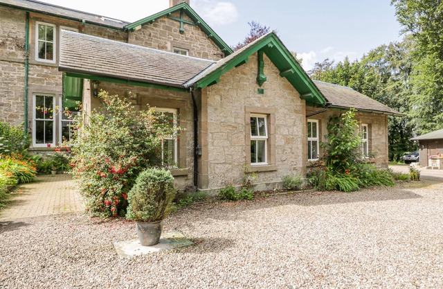 Courtyard Cottage, familial et convivial, avec un jardin à Forfar, Ref 7632