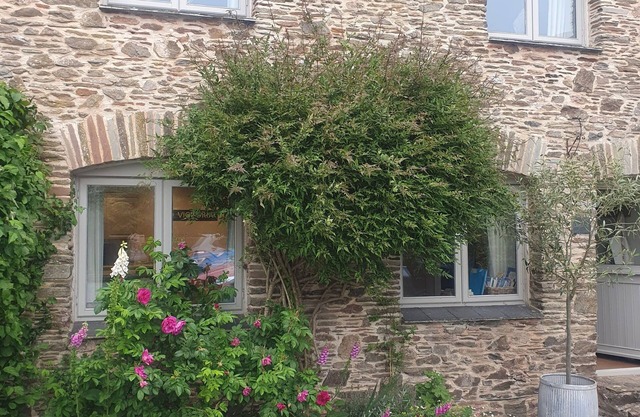 Courtyard cottage in Slapton, South Devon. 10 minutes drive to beach