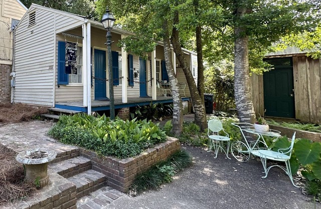 Courtyard Cottage on Monroe