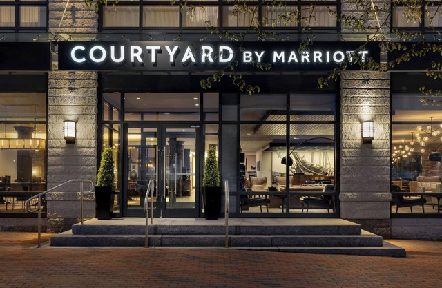 Courtyard Portland Downtown/Waterfront