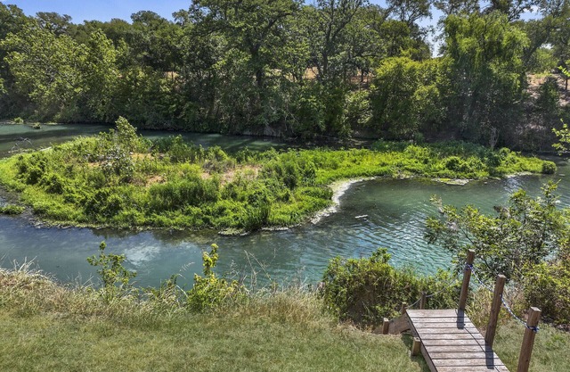 Cousins River Sanctuary I 3BR , sleeps 6, Hot tub