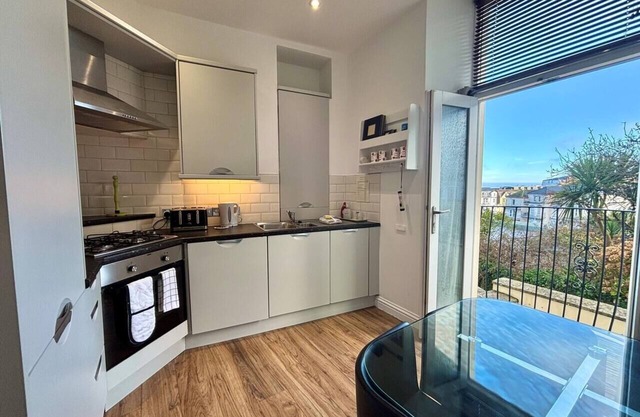 Cove Apartment - 3 Bed Sea View