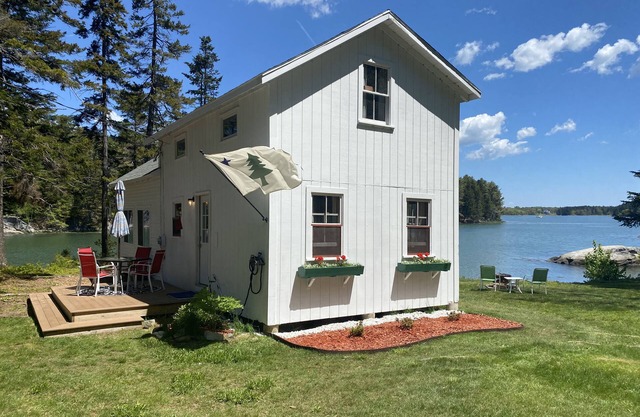 Cottage Cove: niché entre les pins de Tranquil Seavey Cove