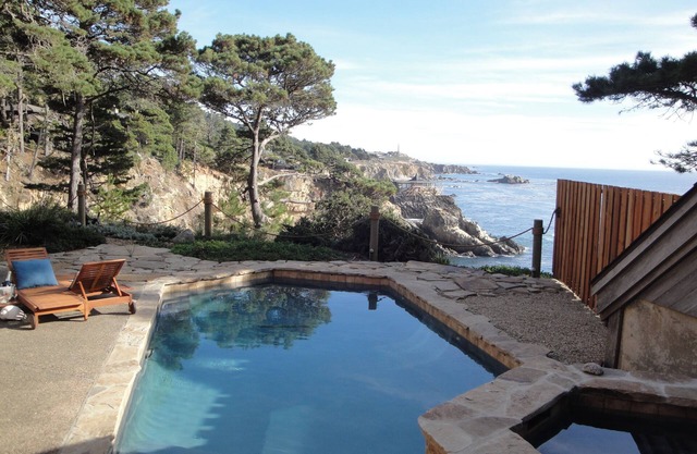 Cove House, Oceanfront dramatique avec piscine sur la côte de Sonoma sauvage
