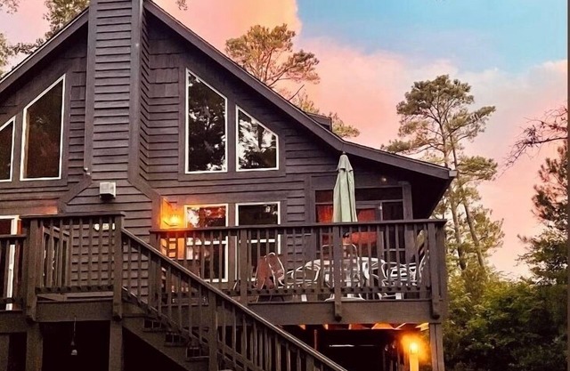 Cove Point Beach Retreat. Fossil Hunting & More. Come Relax & Explore!!