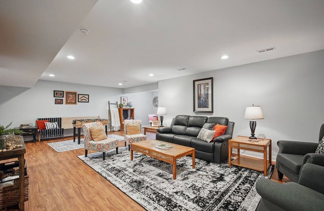 Covered Bridge Haven - 3-bedroom house with themed rooms in Winterset