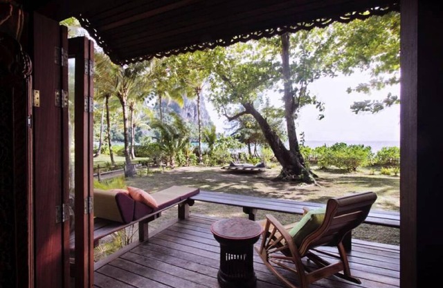 Salle de bain extérieure couverte Railay Beach