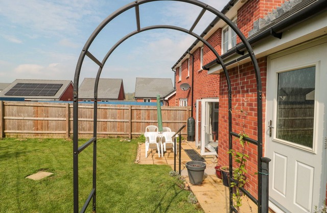 COVERT COTTAGE, family friendly, country holiday cottage in Axminster