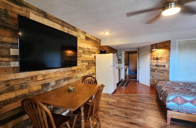 Cowboy Up! River Ranch Ground Floor Cottage w Porch!! 162