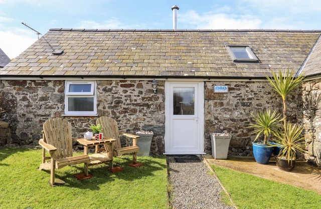 COWSHED, pet friendly, country holiday cottage in Abersoch