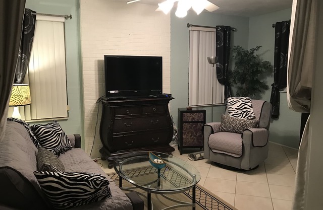 Beach-Side 2UNITS-Walk2Beach: 1BD / 1BA / LR / Cuisine-Chacun: WIFI / Câble-Unité # 2 Prix