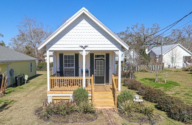 Cozy 1 Bed, 1 Bath, Minutes to the Beach, Fishing, & Old Town Bay St. Louis