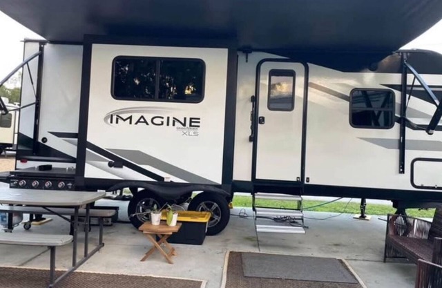 Cozy 1 bedroom 1 bath travel trailer in tranquil Naples with WiFi, AC