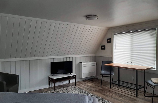 Cozy 1-bedroom apartment in charming Damariscotta with AC, WiFi