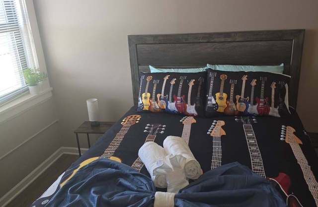 Cozy 1-bedroom apartment in charming Rock and Roll city of Cleveland