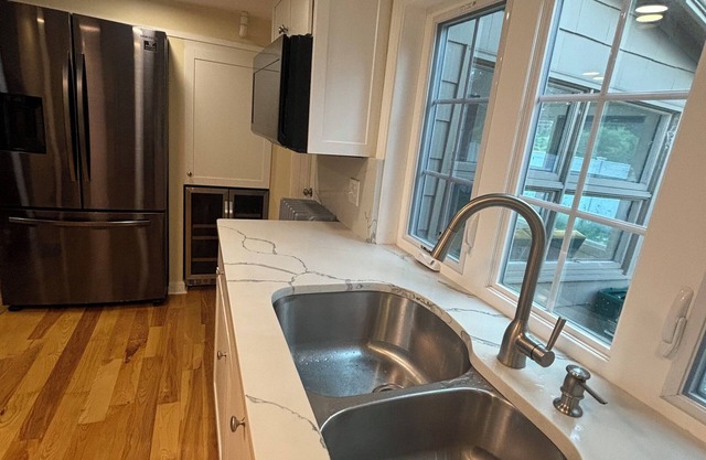 Cozy 1-bedroom apartment in charming Worcester with WiFi, AC