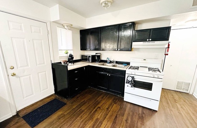 Cozy 1-bedroom apartment in charming Ypsilanti with AC, WiFi