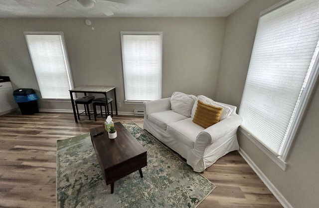 Cozy 1-bedroom apartment in welcoming Suffolk with AC, WiFi, and full kitchen!