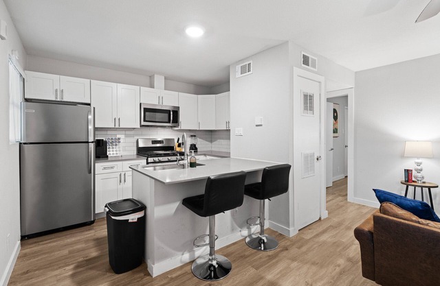 Cozy 1 Bedroom Apt in Highland Austin 6156