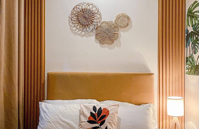 Cozy 1-bedroom condo in lovely Makati with Pool and City view, WiFi and Netflix
