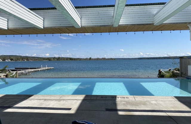 Cozy 1-bedroom condo on Lake Portage