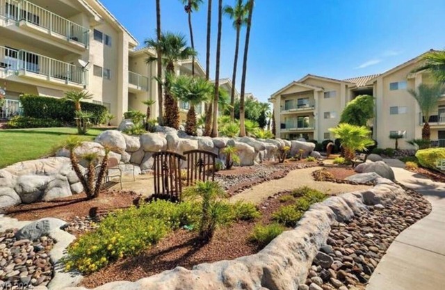 Cozy 1-bedroom condo with river view and pickle-ball in amazing Laughlin
