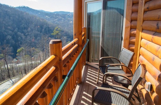 Cozy 1-Bedroom Deluxe King Bed Villa: Westgate Smoky Mountain Resort Gatlinburg