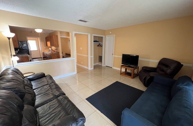 Cozy 1-bedroom, ground floor condo in Myrtle Beach! Central location!