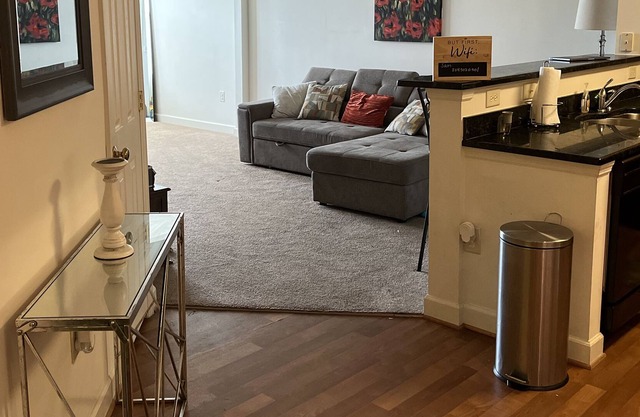Cozy 1 bedroom in the heart of Hampton!