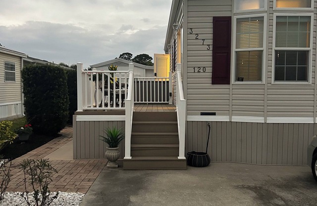 Cozy 1-bedroom mobile home with WiFi, AC in delightful Bonita Springs