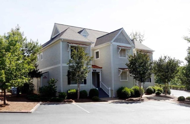 Cozy 1-bedroom resort w/ WiFi. AC in fantastic Williamsburg, Fitness area& pools