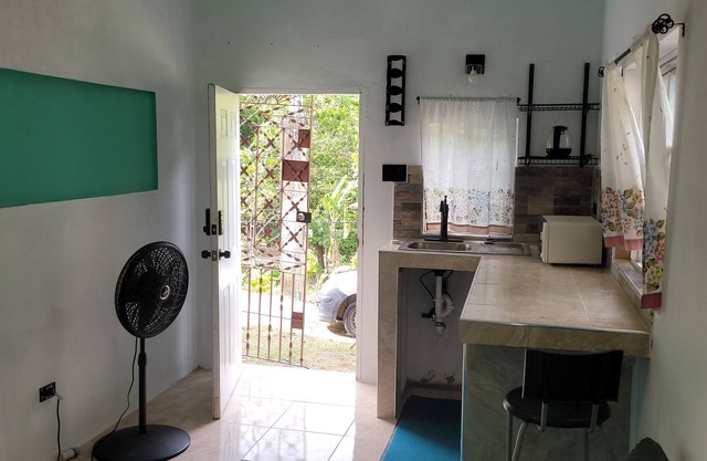 Cozy 1 bedroom studio with parking off street