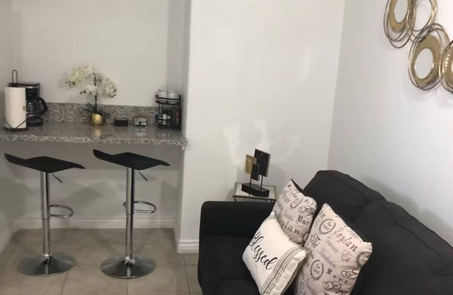 Cozy 1-bedroom w/ WiFi, TV, Netflix, small kitchen, AC in exciting Las Vegas