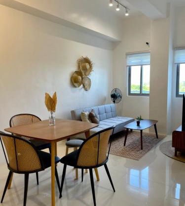 Cozy 1 Bedroom with Sunset View in Balcony