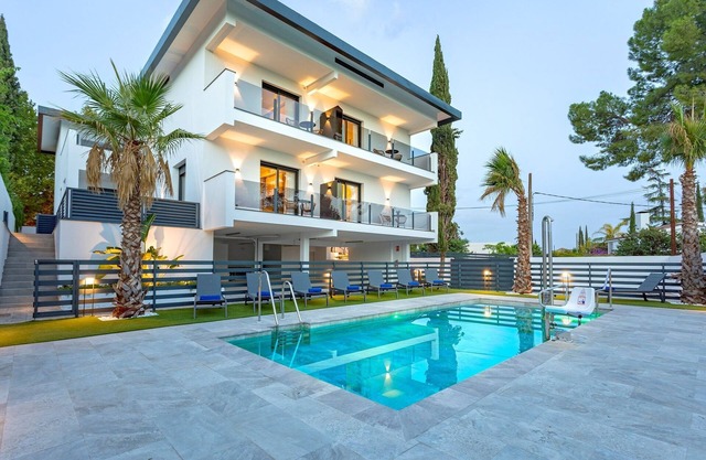 Cozy 1BD apartment with terrace, pool and parking. Arruzafa VI