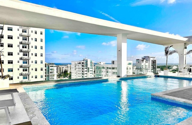 Cozy 1BR Apt, Full AC, Pool, Spectacular Rooftop Terrace, Great City Views
