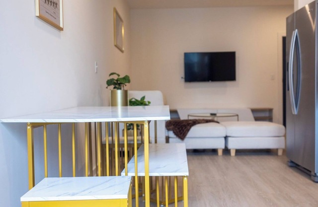 Cozy 1BR Apt Private Balcony, Gym, Yoga, Pool & Co-Working Space