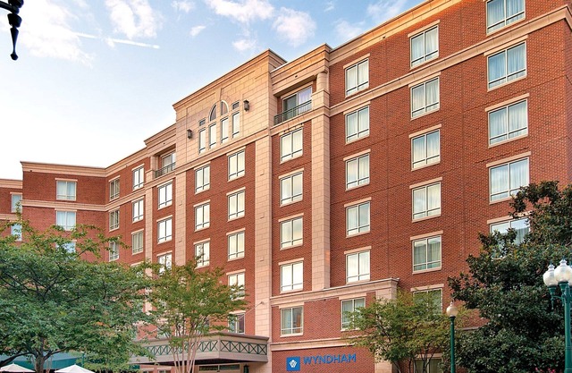 Cozy 1BR Condo! Prime Old Town Alexandria Location