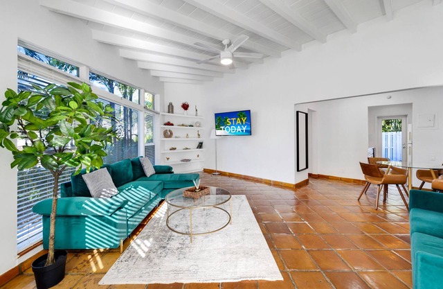 Cozy 1brd apt. w/ Private Backyard, BBQ. Free parking!