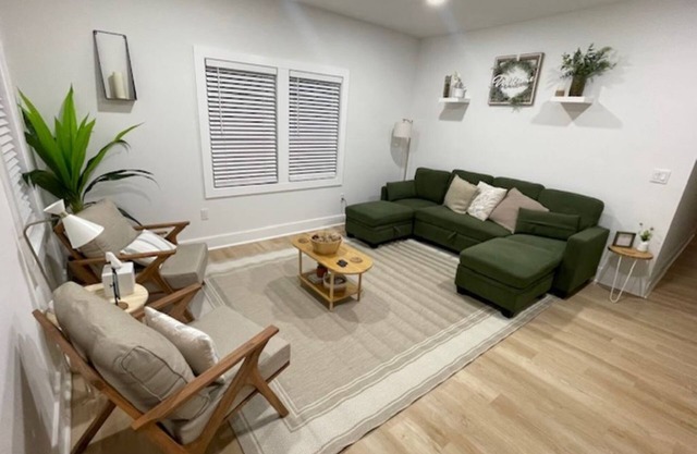 Cozy 2/1 Duplex 10 min from ATL Airport- Unit A