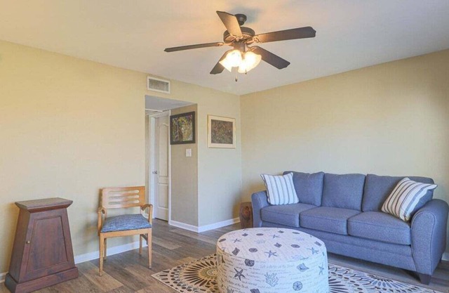 Oak Glen 84: 2 BR, 1.5 BA Condominium in Ocean Springs, Sleeps 4
