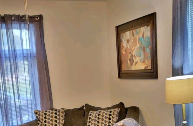 Cozy 2 bd home, minutes from lake Michigan